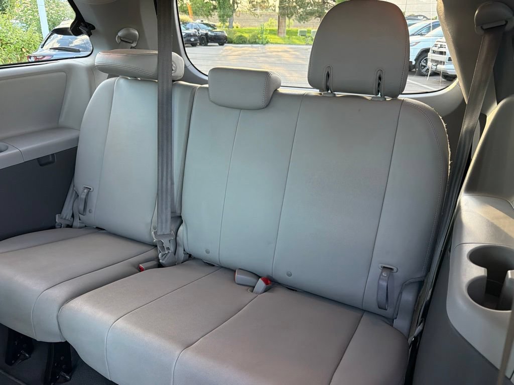 Used 2020 Toyota Sienna XLE w/ XLE Navigation Package AWD/4WD image 20