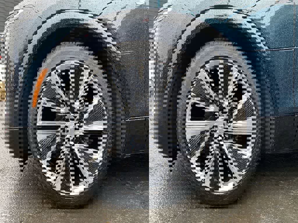 Certified 2025 Cadillac Lyriq Luxury image 12