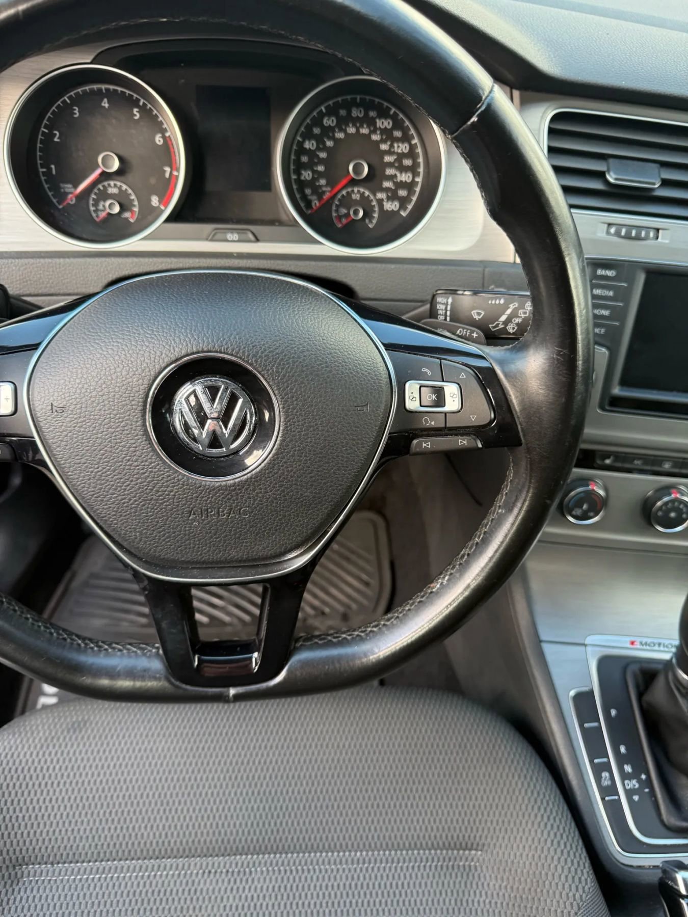 Used 2017 Volkswagen Golf S image 34