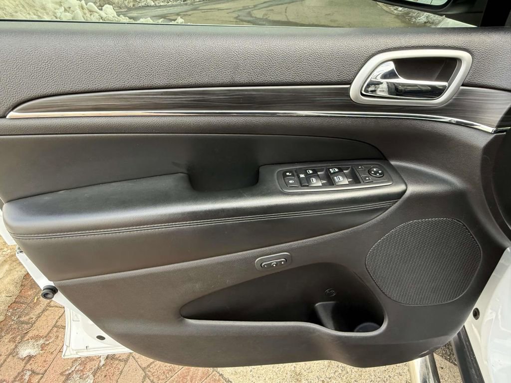 Used 2019 Jeep Grand Cherokee Limited image 9
