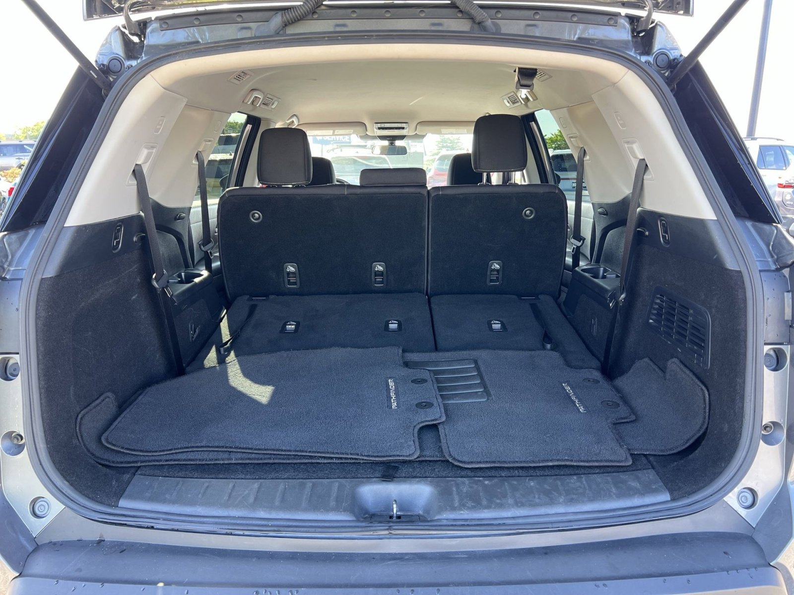Used 2024 Nissan Pathfinder SV FWD image 33