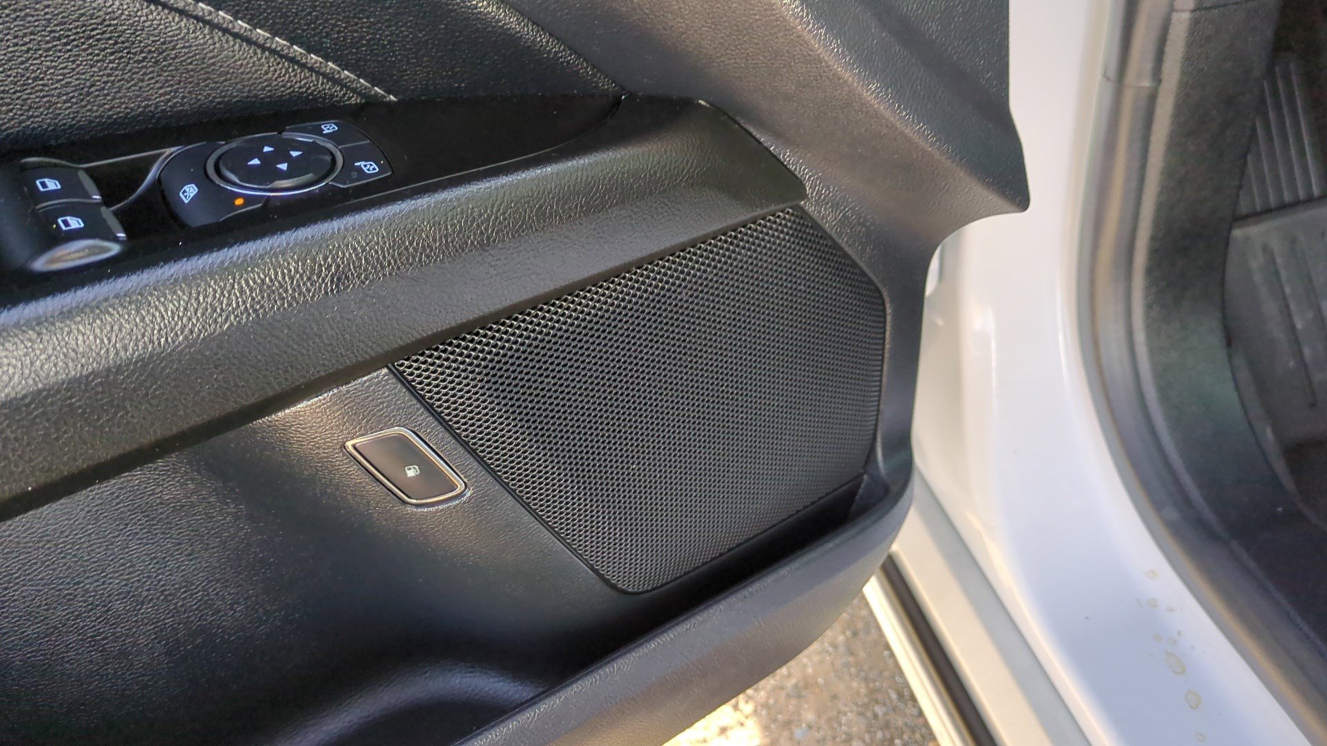 Used 2020 Ford Fusion Titanium image 13