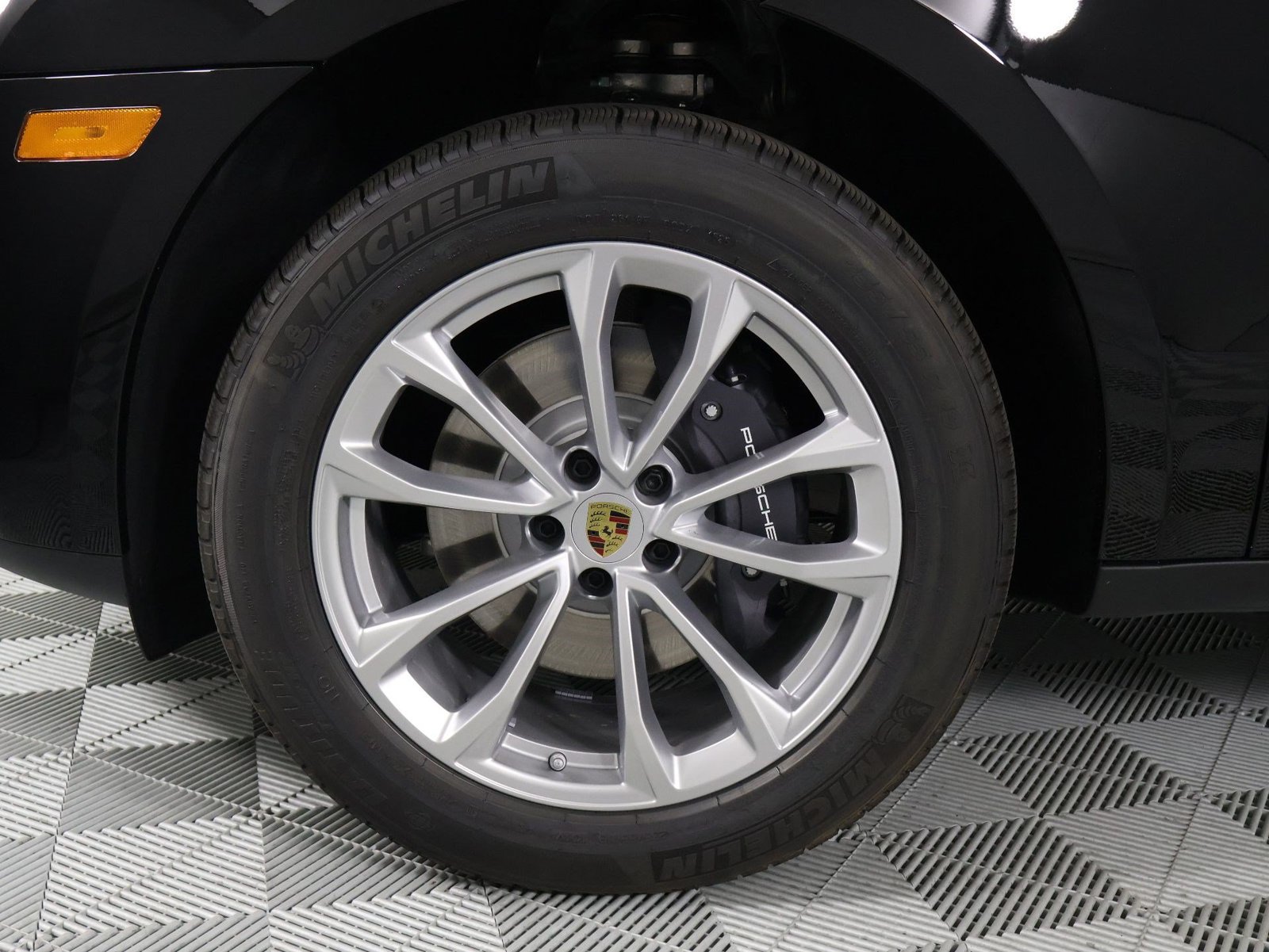 New 2026 Porsche Macan AWD/4WD image 17