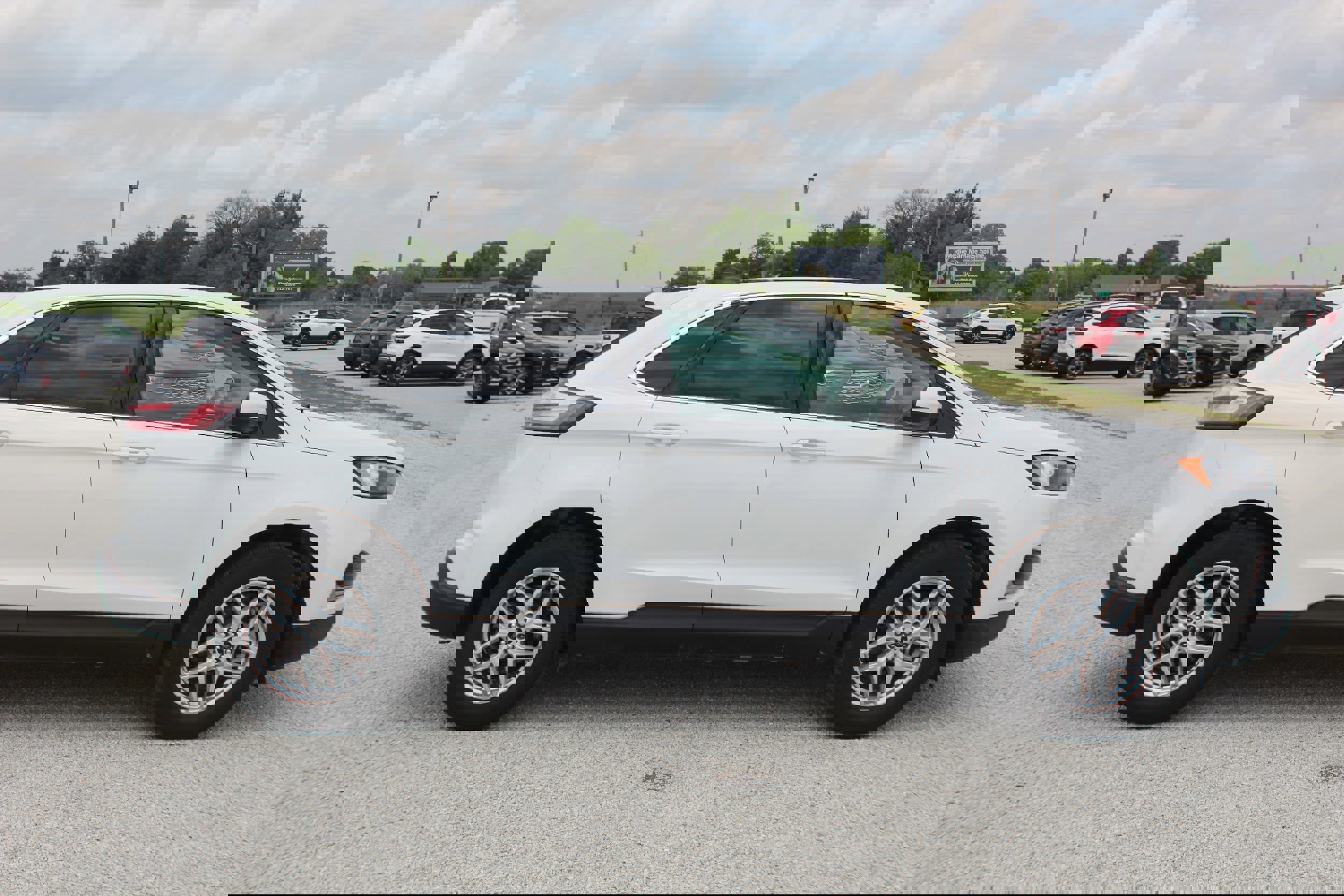 Used 2024 Ford Edge SEL image 4