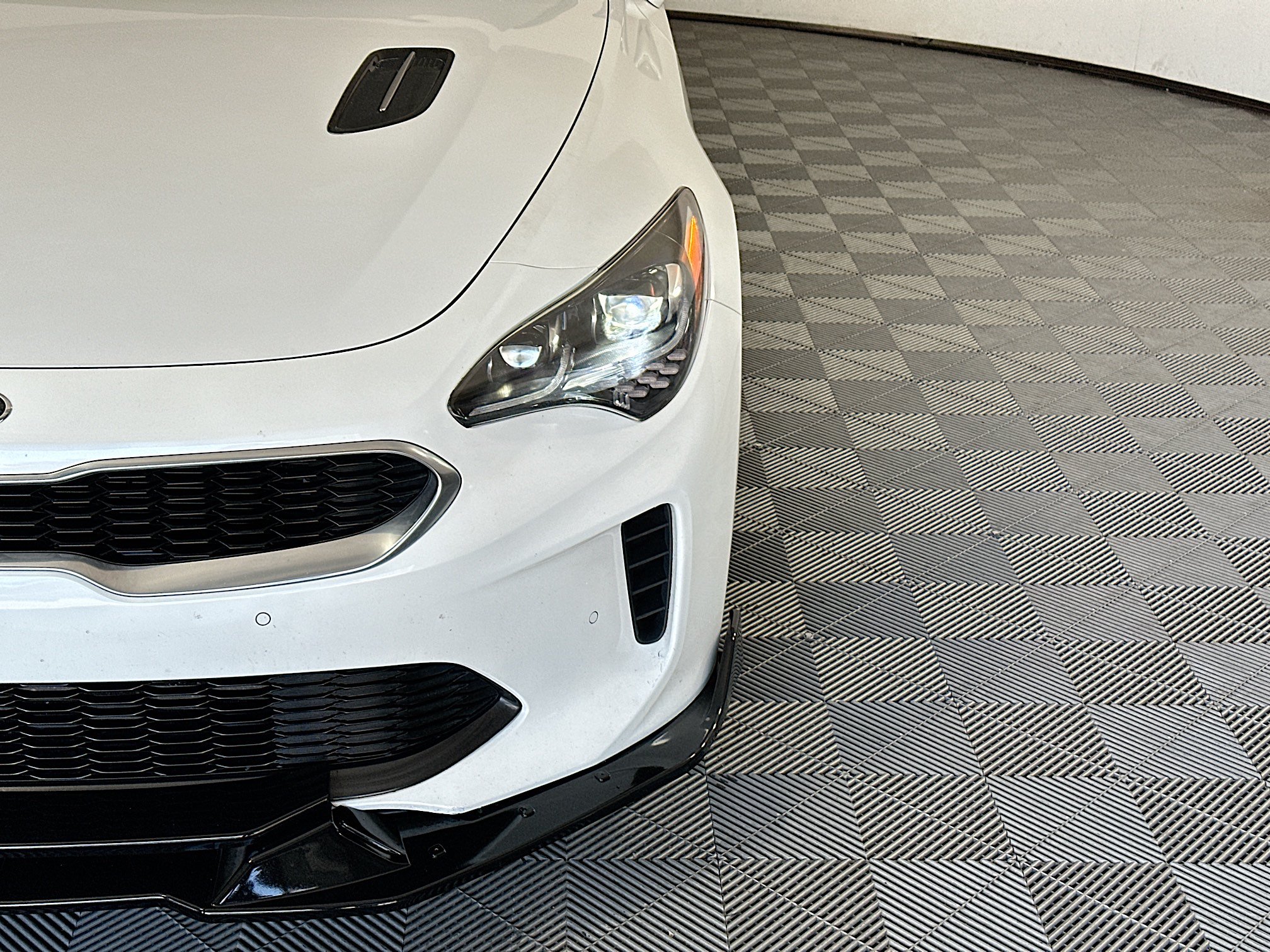 Used 2018 Kia Stinger Premium RWD image 9
