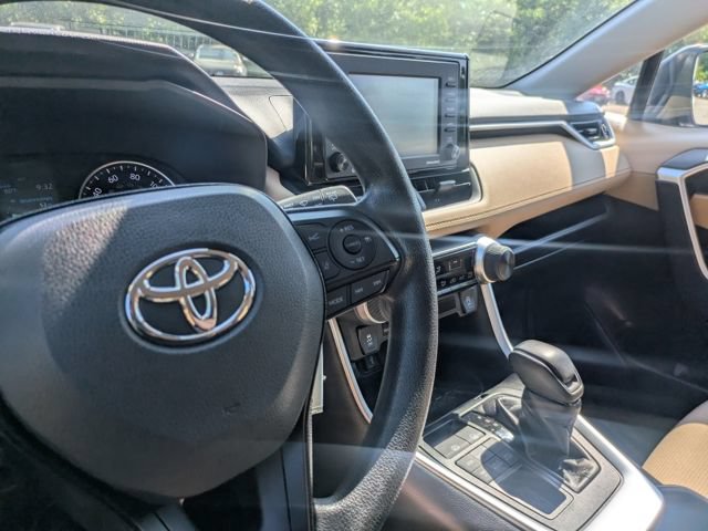 Used 2021 Toyota RAV4 LE AWD/4WD image 30