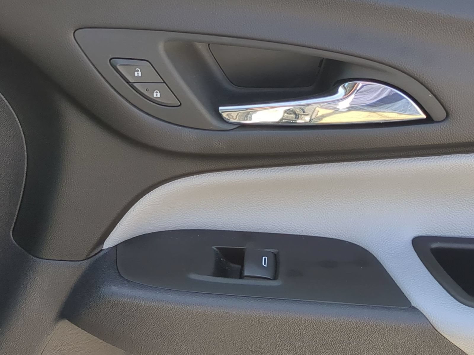 Certified 2024 Chevrolet Equinox LS w/ LPO, Cargo Package FWD image 27
