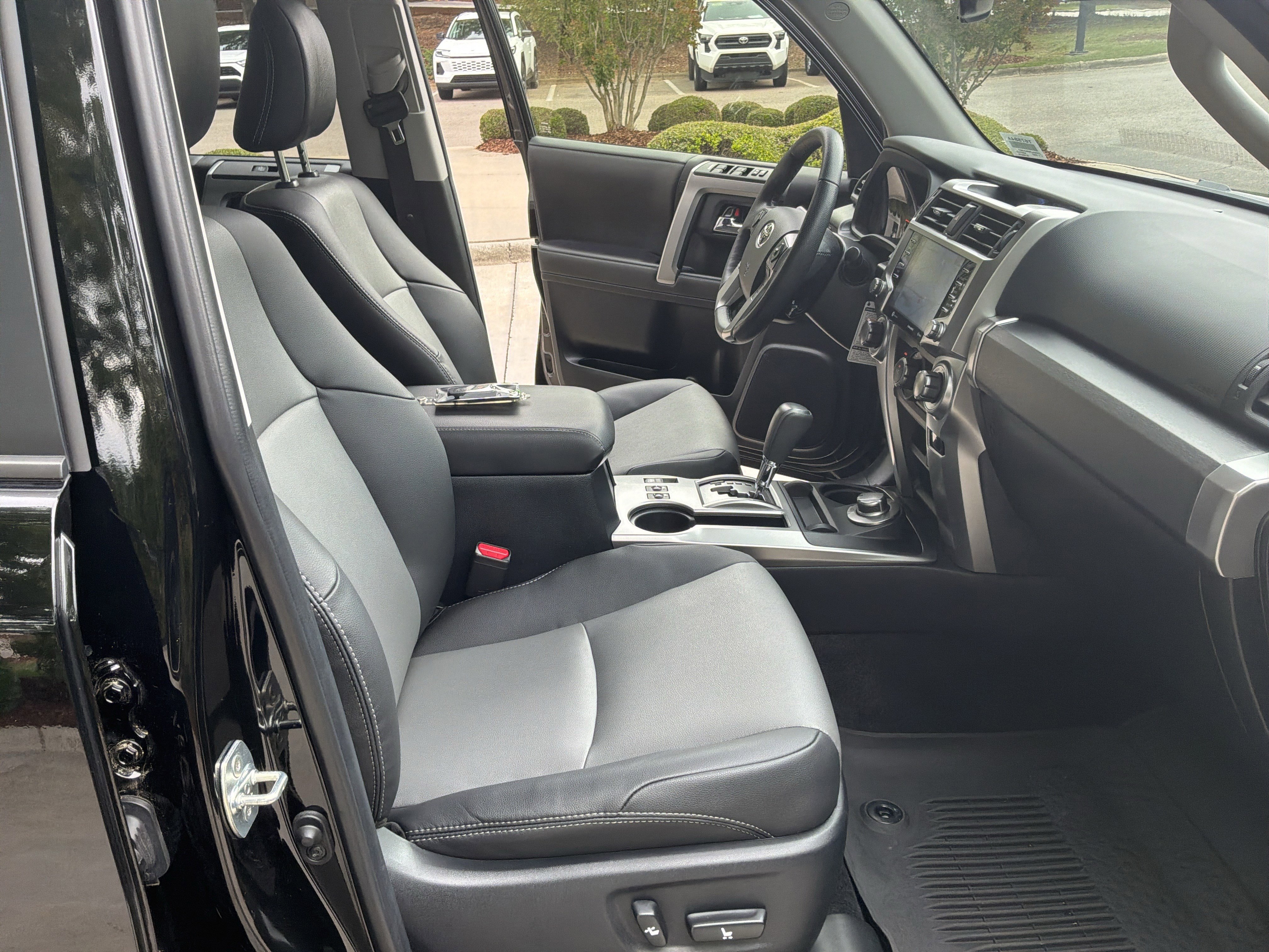 Used 2024 Toyota 4Runner SR5 Premium w/ Moonroof Package AWD/4WD image 33