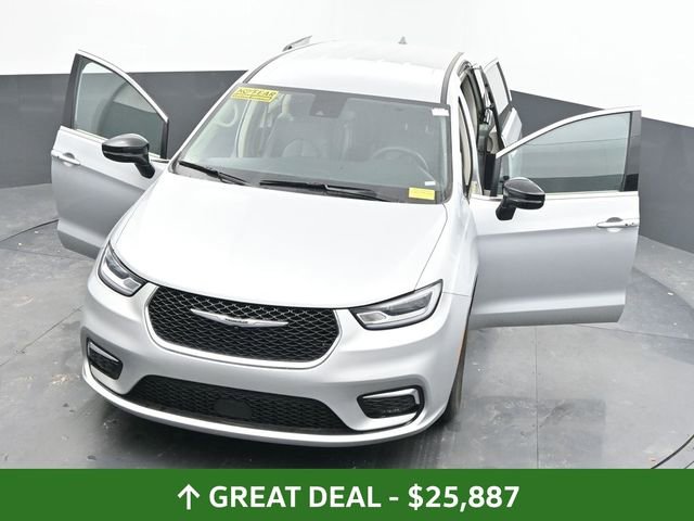 Used 2024 Chrysler Pacifica Touring-L image 63