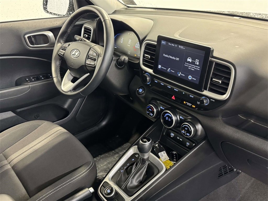 Used 2024 Hyundai Venue SEL image 10