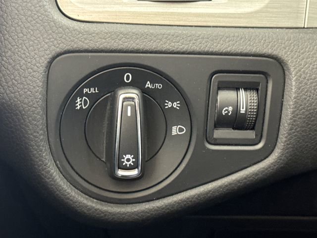 Used 2015 Volkswagen Golf SE image 36