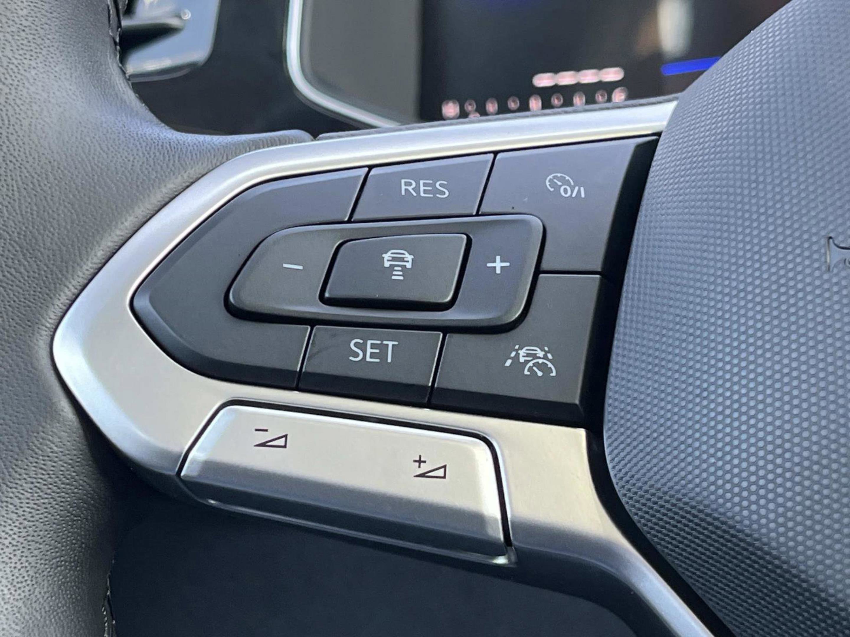 Used 2025 Volkswagen Jetta SE image 30