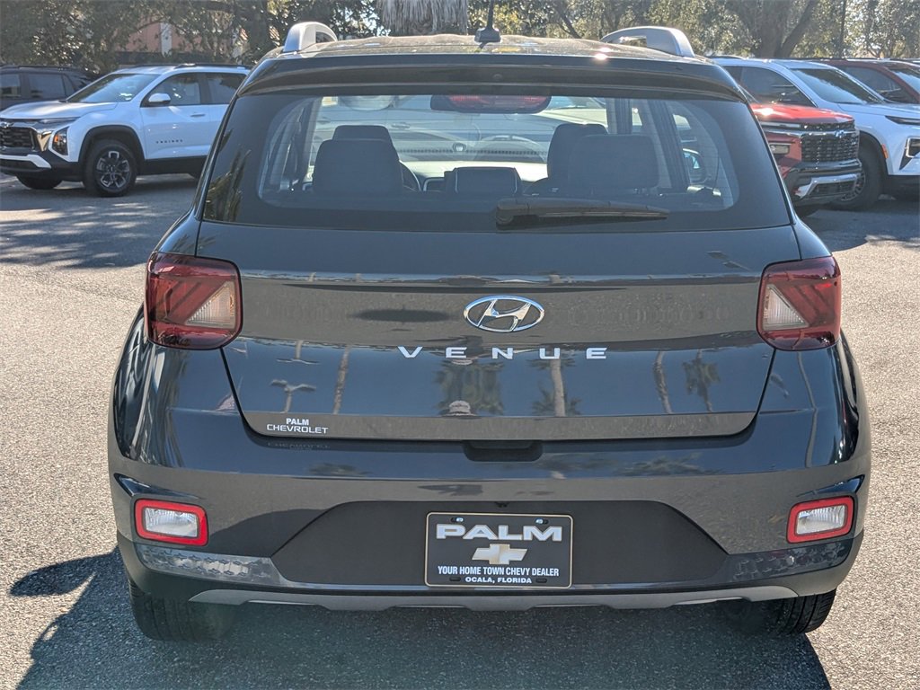 Used 2023 Hyundai Venue Limited image 4