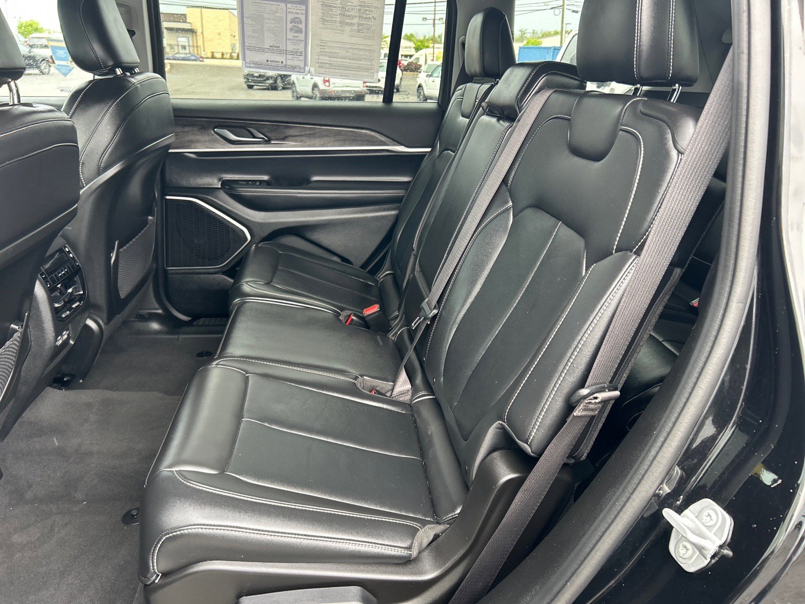 Used 2022 Jeep Grand Cherokee L Limited AWD/4WD image 8