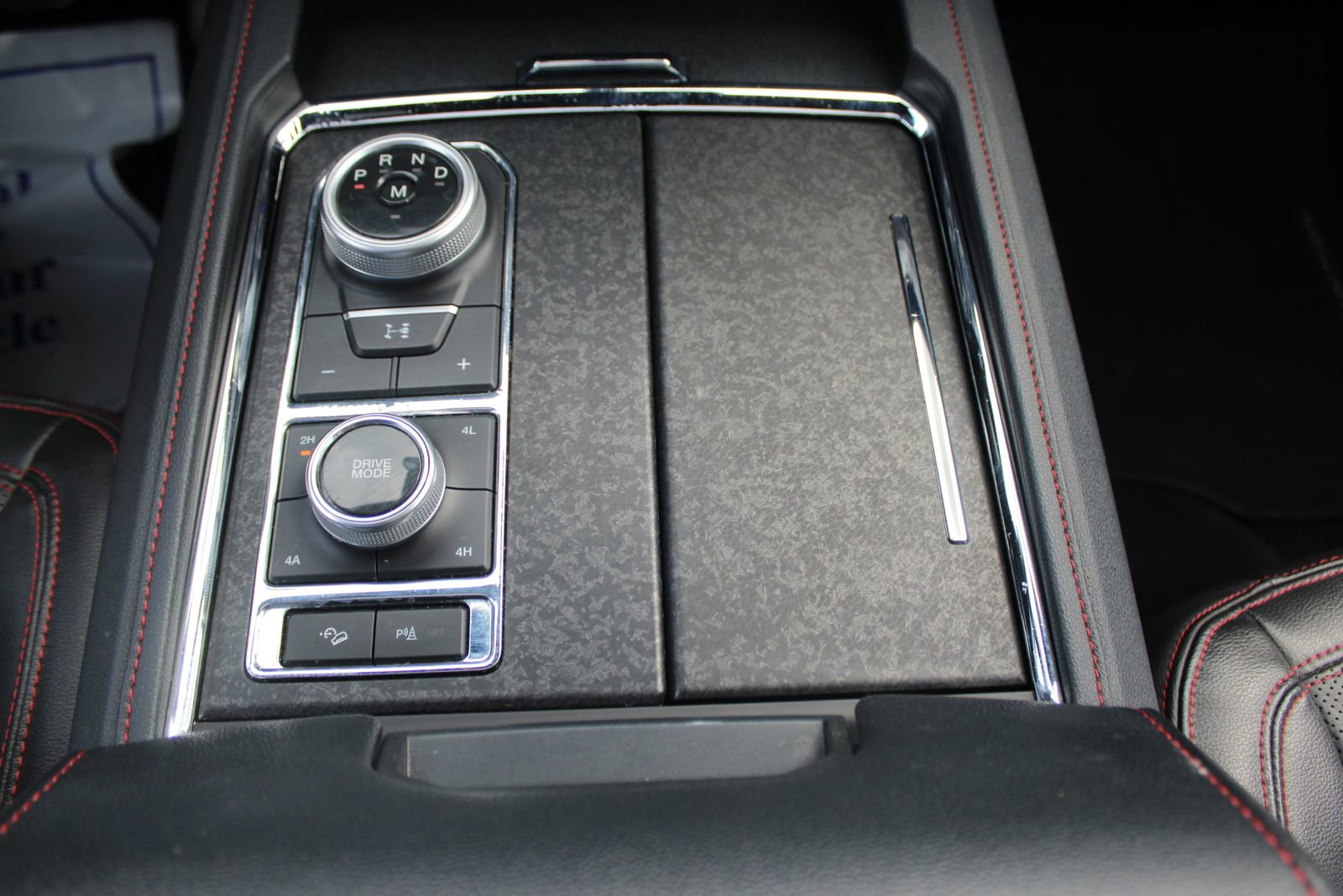 Used 2023 Ford Expedition Limited AWD/4WD image 32