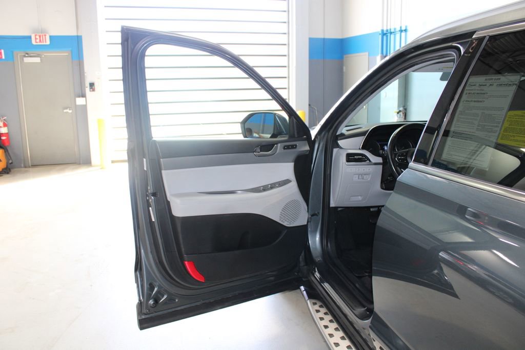 Used 2022 Hyundai Palisade SEL w/ Premium Package FWD image 7