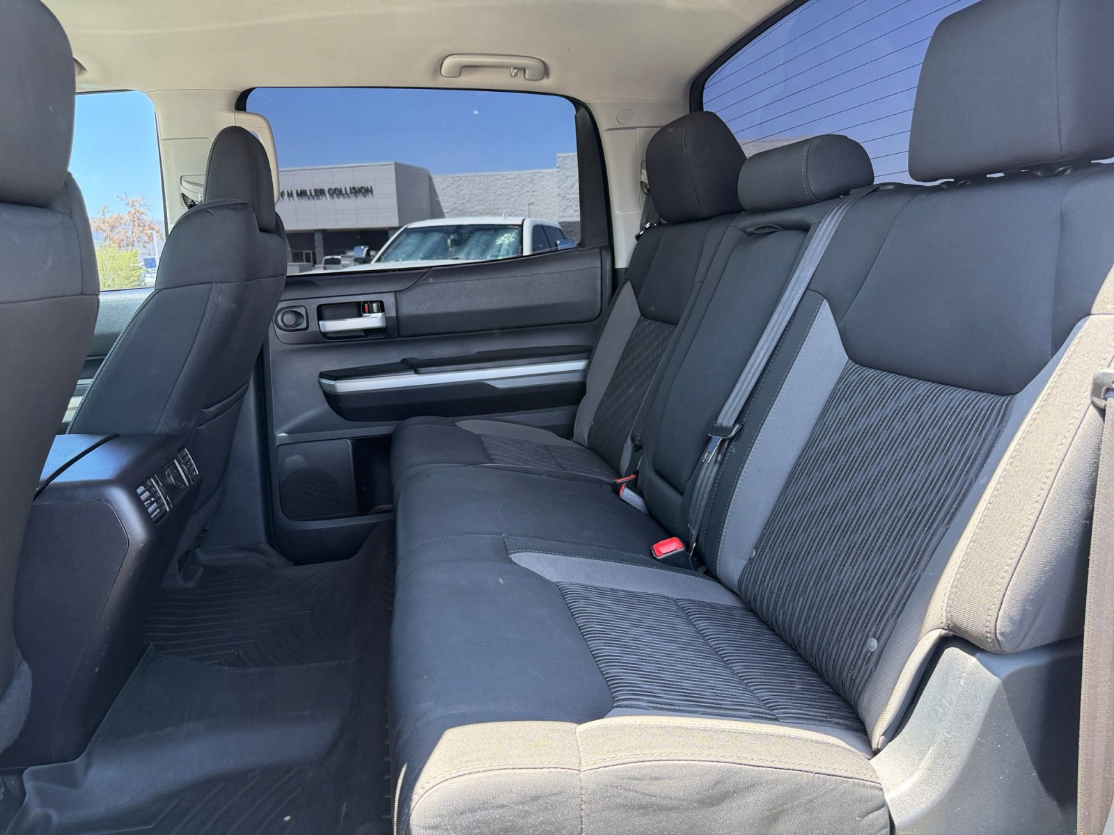 Used 2015 Toyota Tundra SR5 w/ SR5 Upgrade Package AWD/4WD image 27