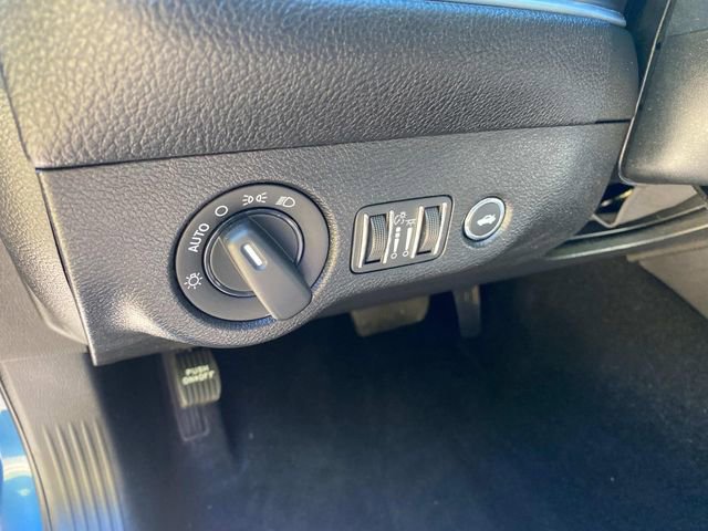 Used 2021 Dodge Challenger SXT RWD image 14