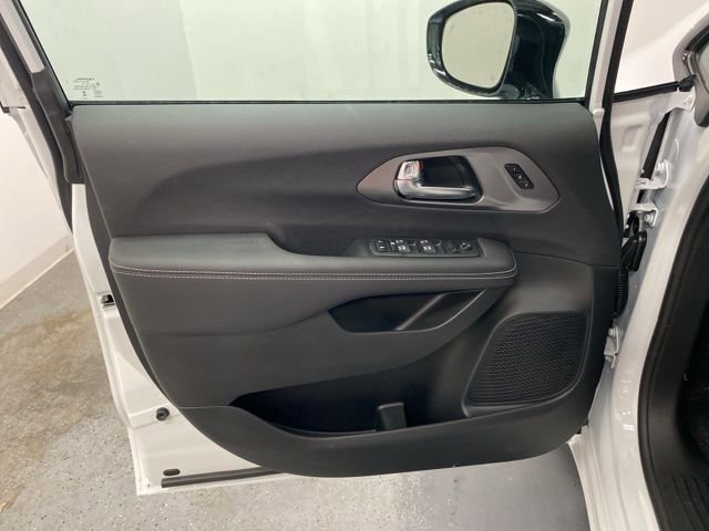 New 2026 Chrysler Pacifica Select image 18