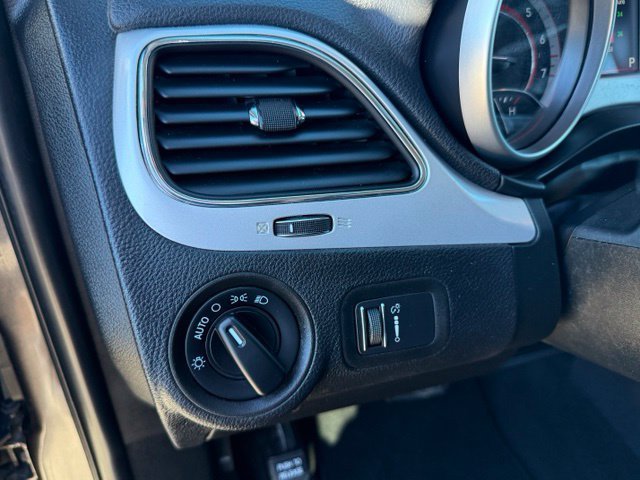 Used 2018 Dodge Journey SE w/ Connectivity Group FWD image 13