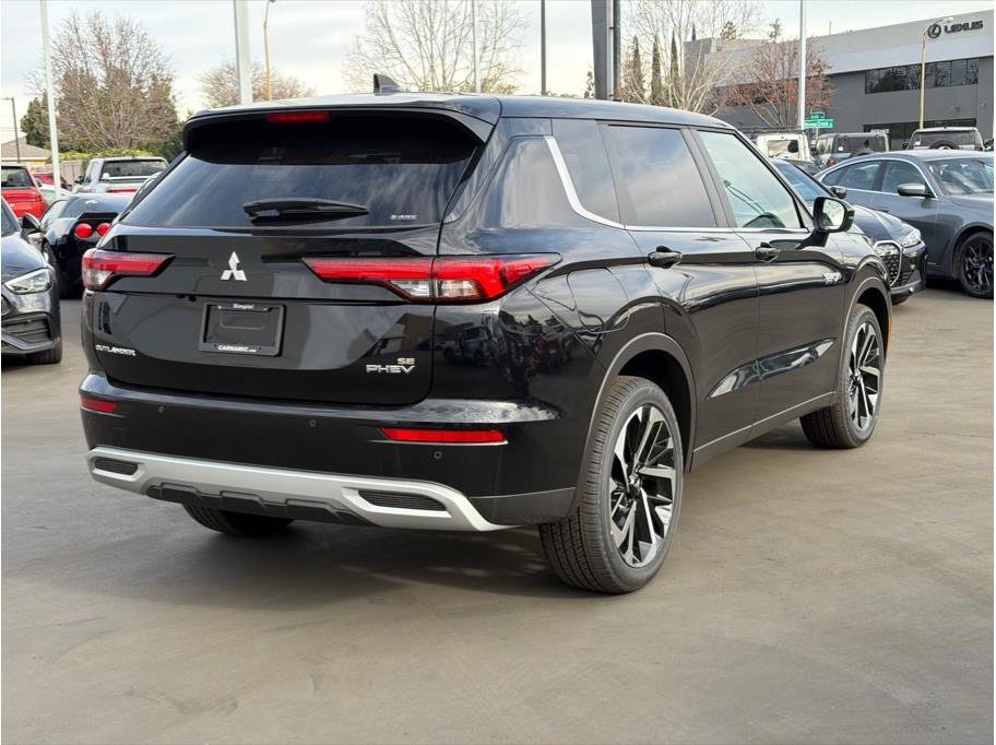 Used 2025 Mitsubishi Outlander 4WD Plug-In Hybrid image 5