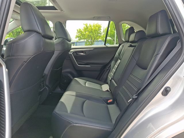 Used 2019 Toyota RAV4 Limited FWD image 9