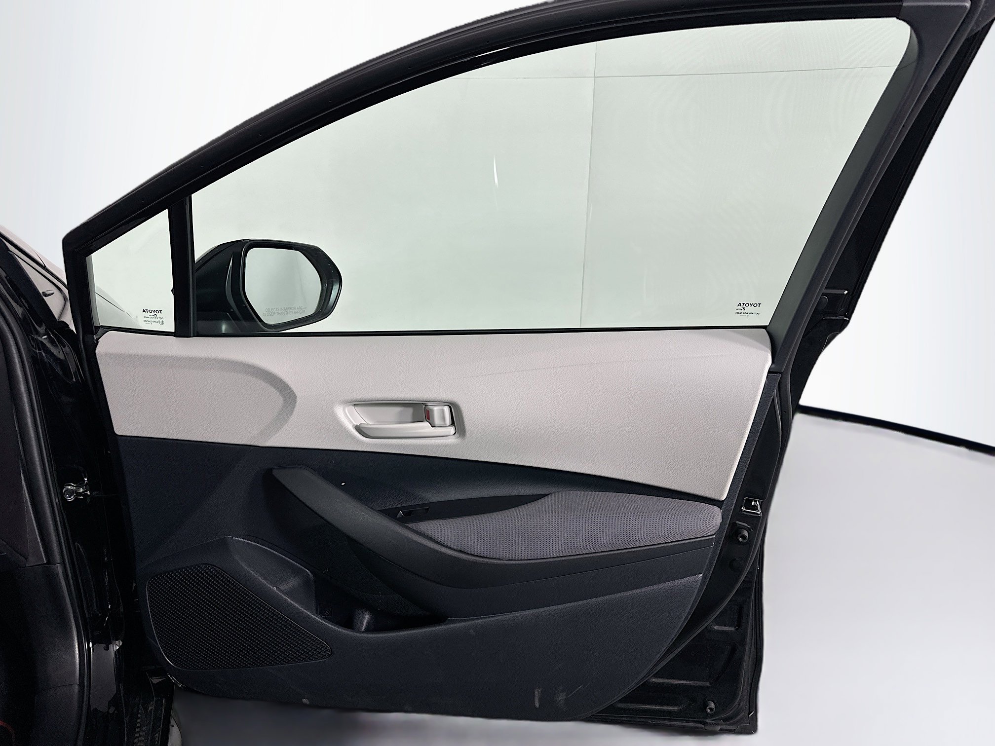 Used 2025 Toyota Corolla LE FWD image 30