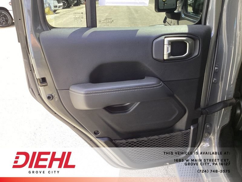 Used 2022 Jeep Wrangler Unlimited Sahara w/ Cold Weather Group AWD/4WD image 11