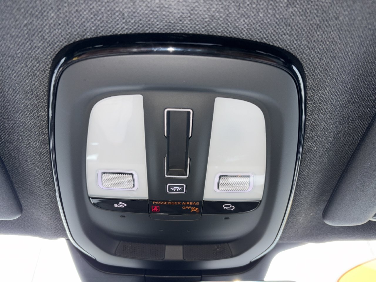 Used 2025 Volvo XC40 B5 Core AWD/4WD image 14