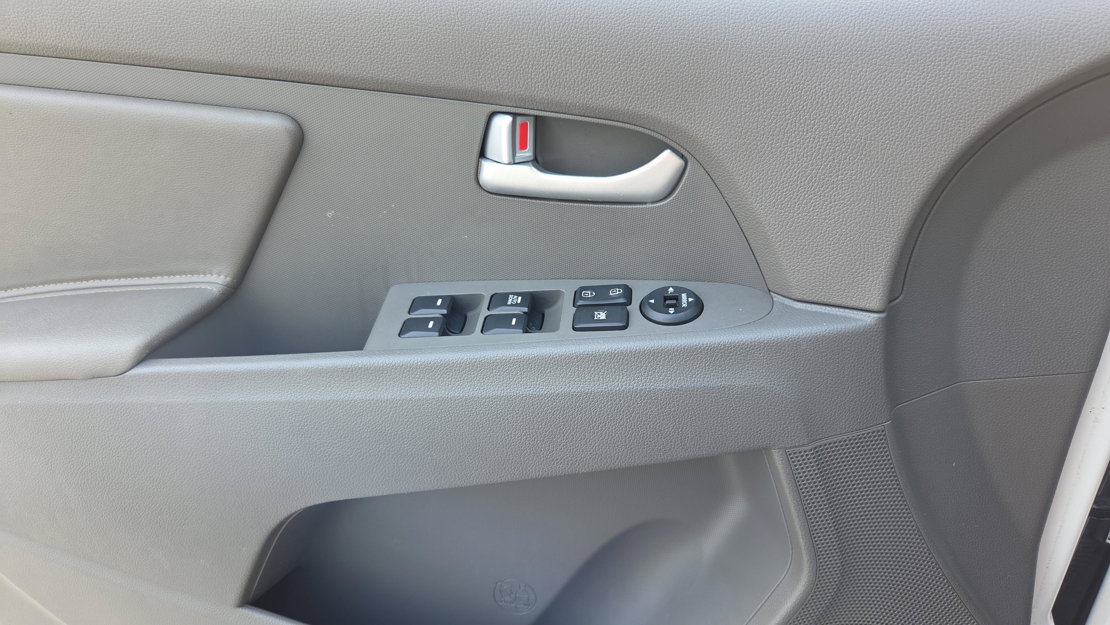 Used 2015 Kia Sportage LX AWD/4WD image 25
