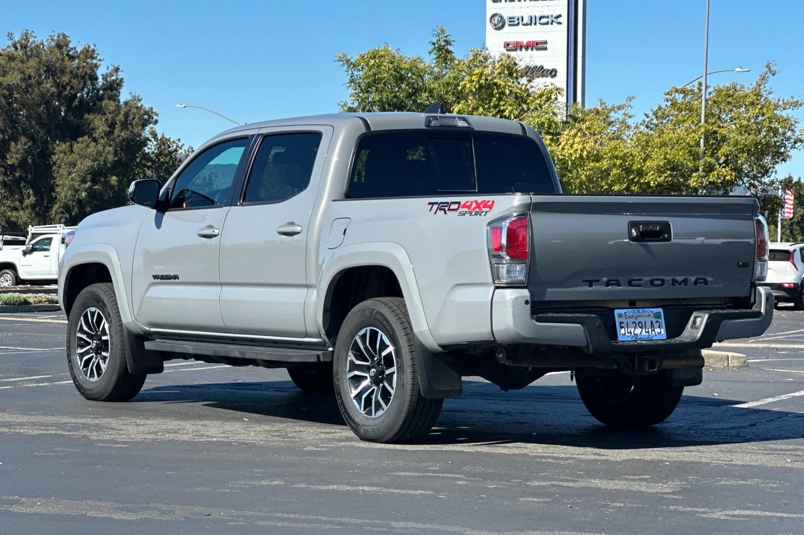 Used 2020 Toyota Tacoma TRD Sport w/ TRD Premium Sport Package AWD/4WD image 6