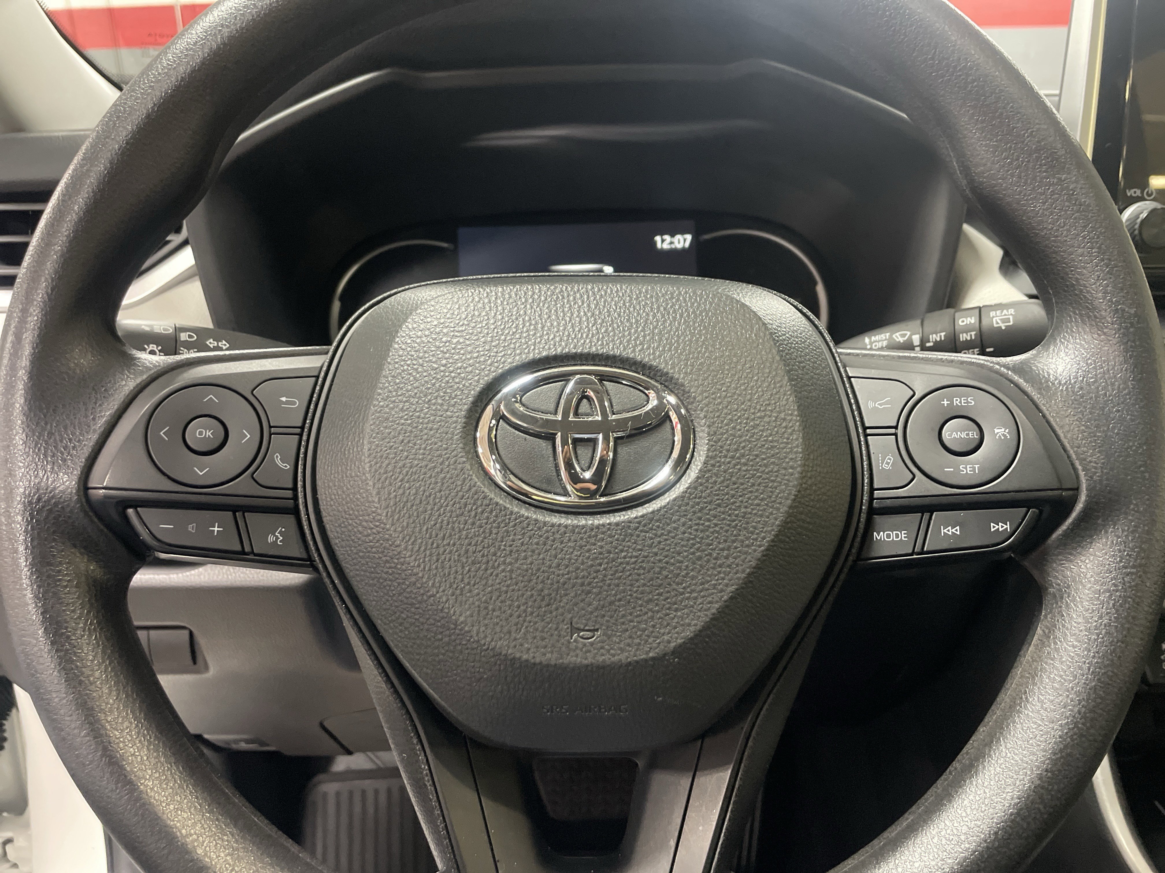 Used 2025 Toyota RAV4 XLE image 18