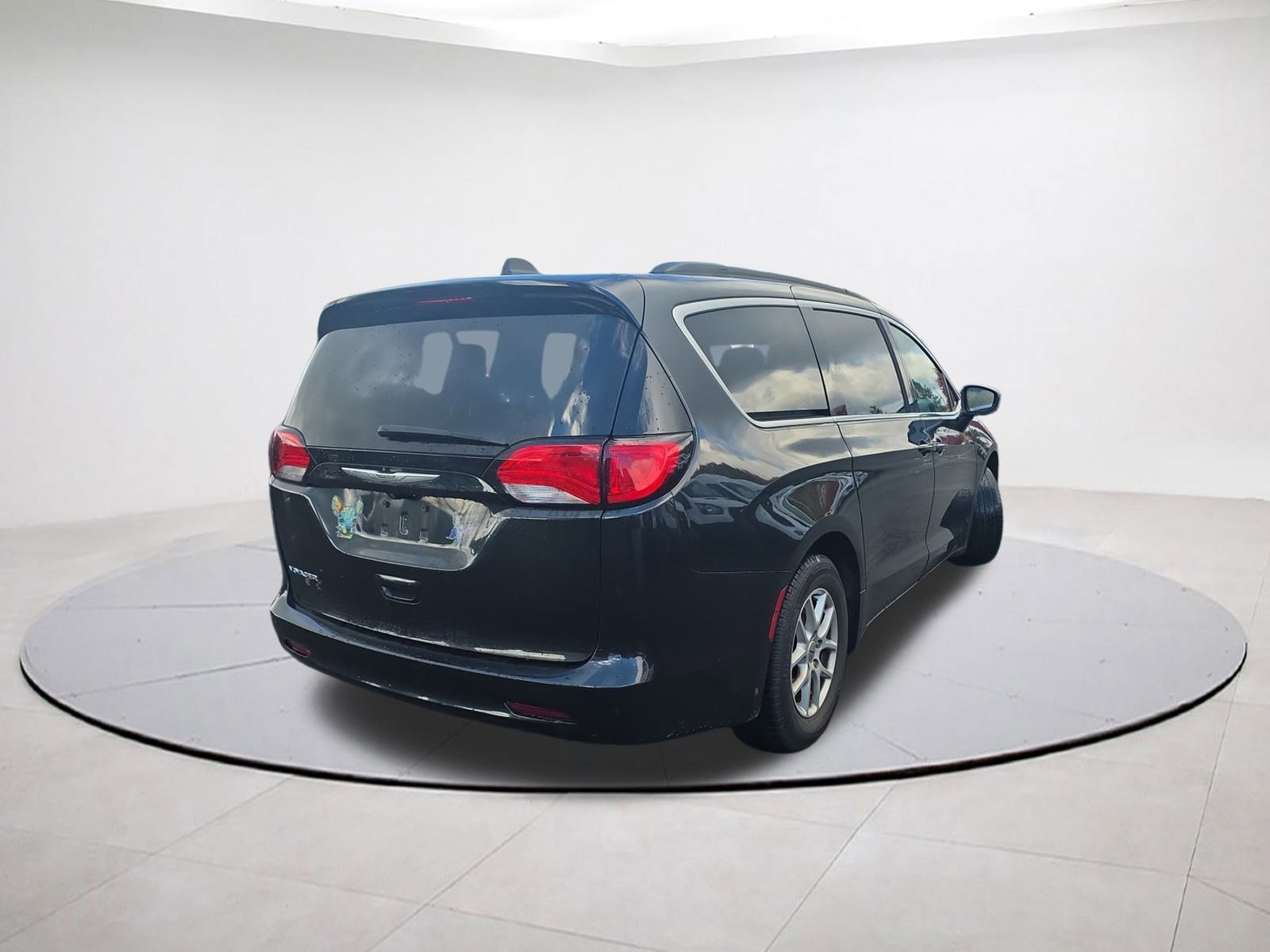 Used 2021 Chrysler Voyager Lxi image 7