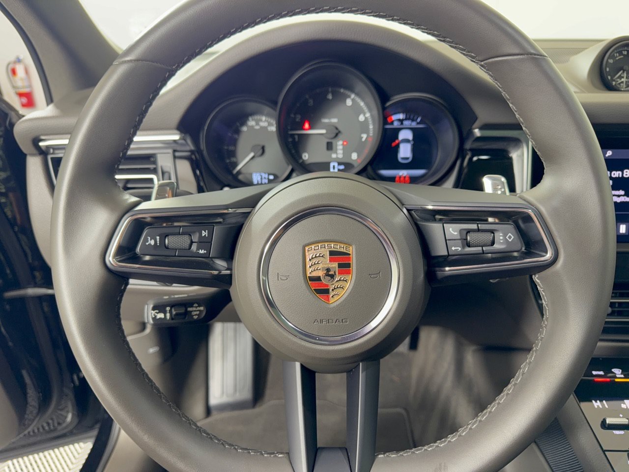 Certified 2025 Porsche Macan w/ Premium Package Plus AWD/4WD image 11