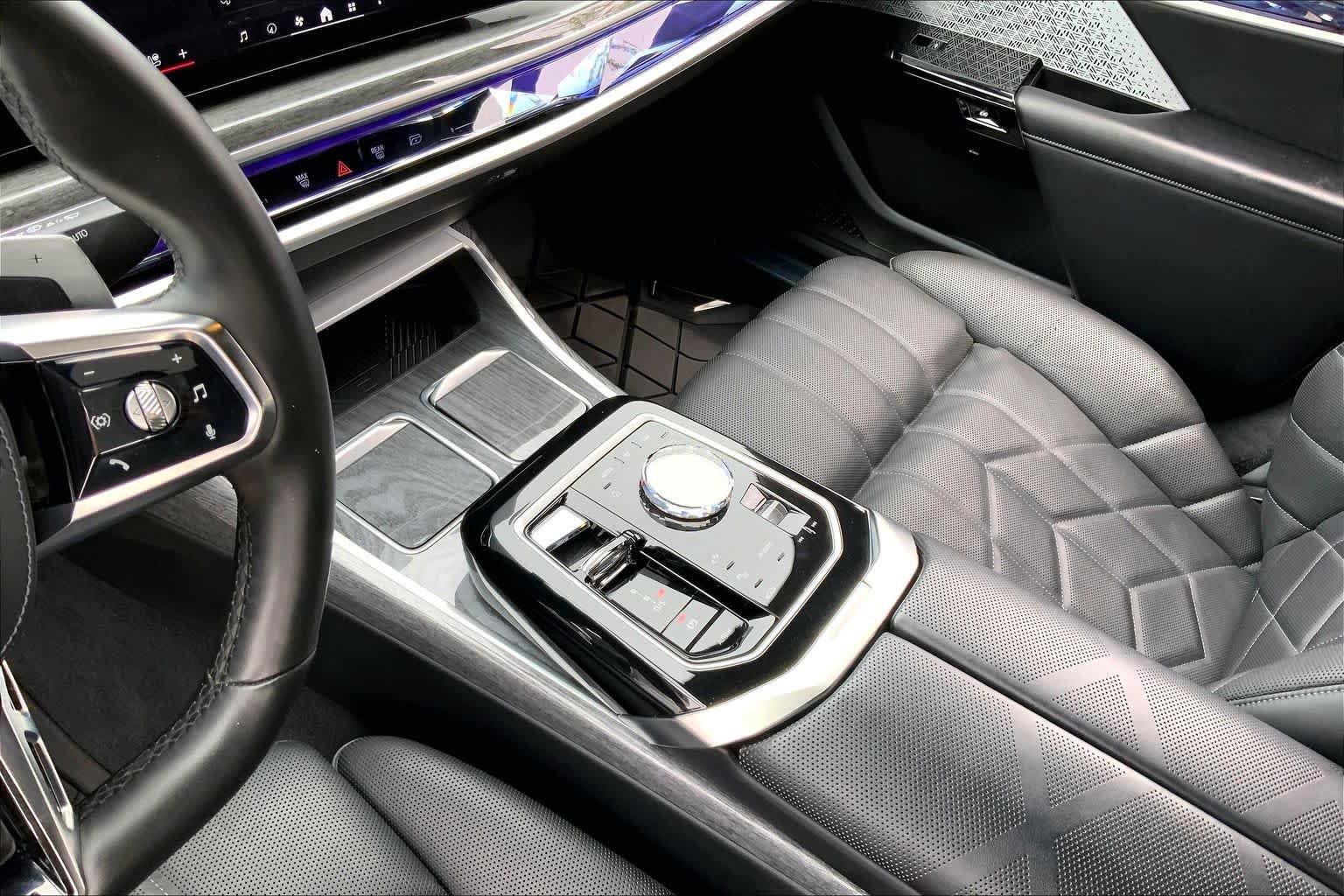 Certified 2024 BMW 760i xDrive w/ Executive Package AWD/4WD image 15