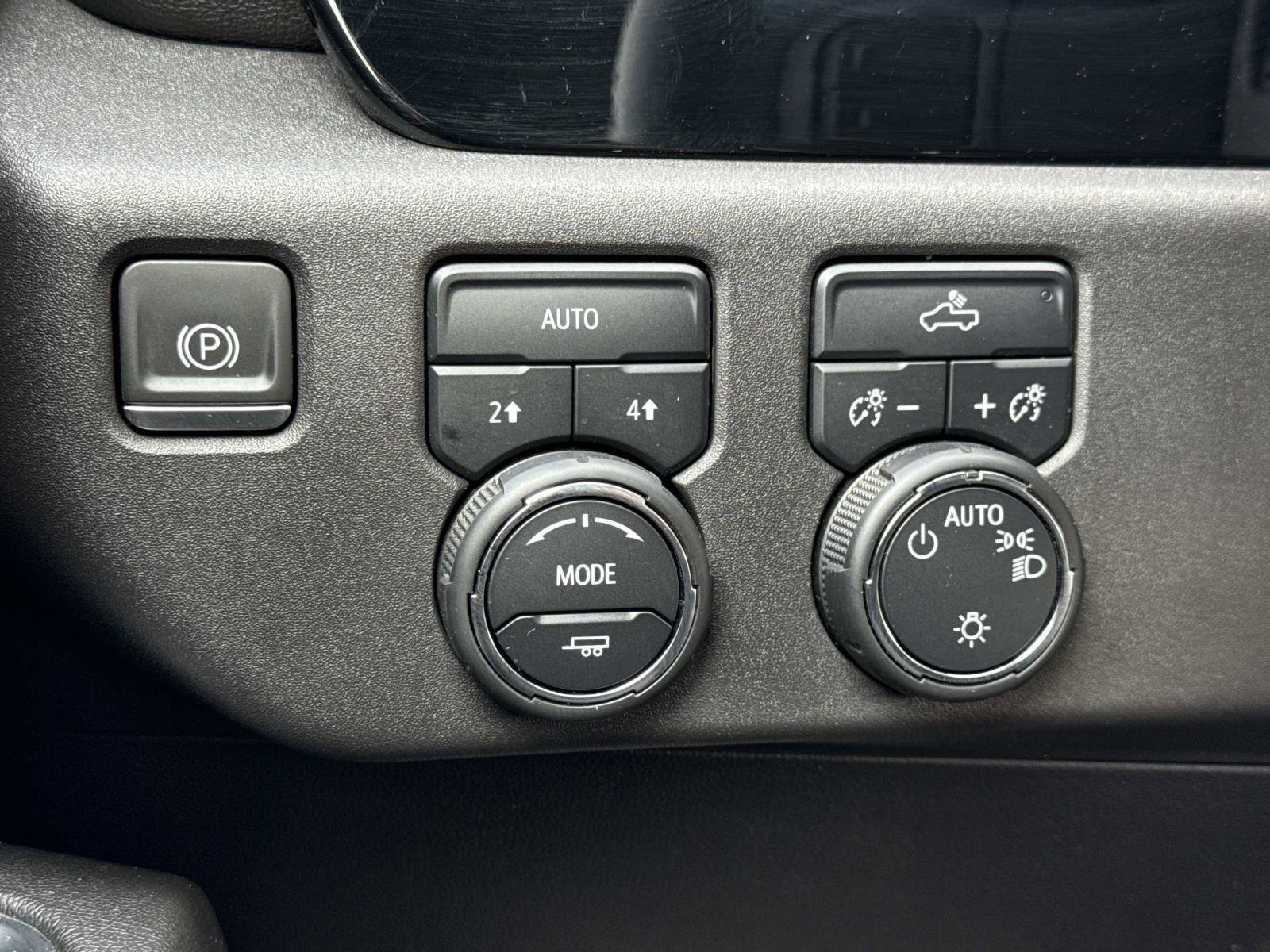 Used 2024 Chevrolet Silverado 1500 LT image 11