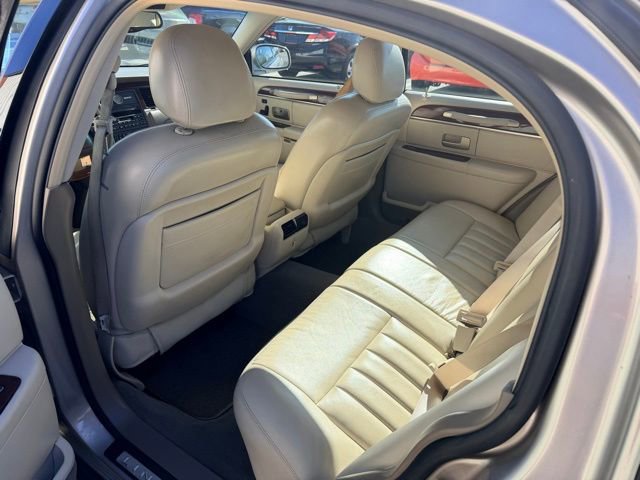 Used 2003 Lincoln Town Car Signature image 26