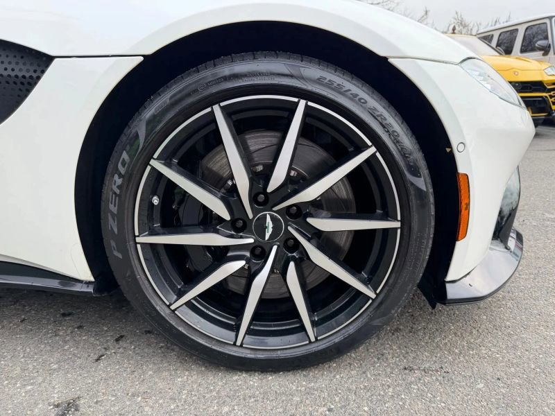 Used 2019 Aston Martin V8 Vantage Coupe image 25