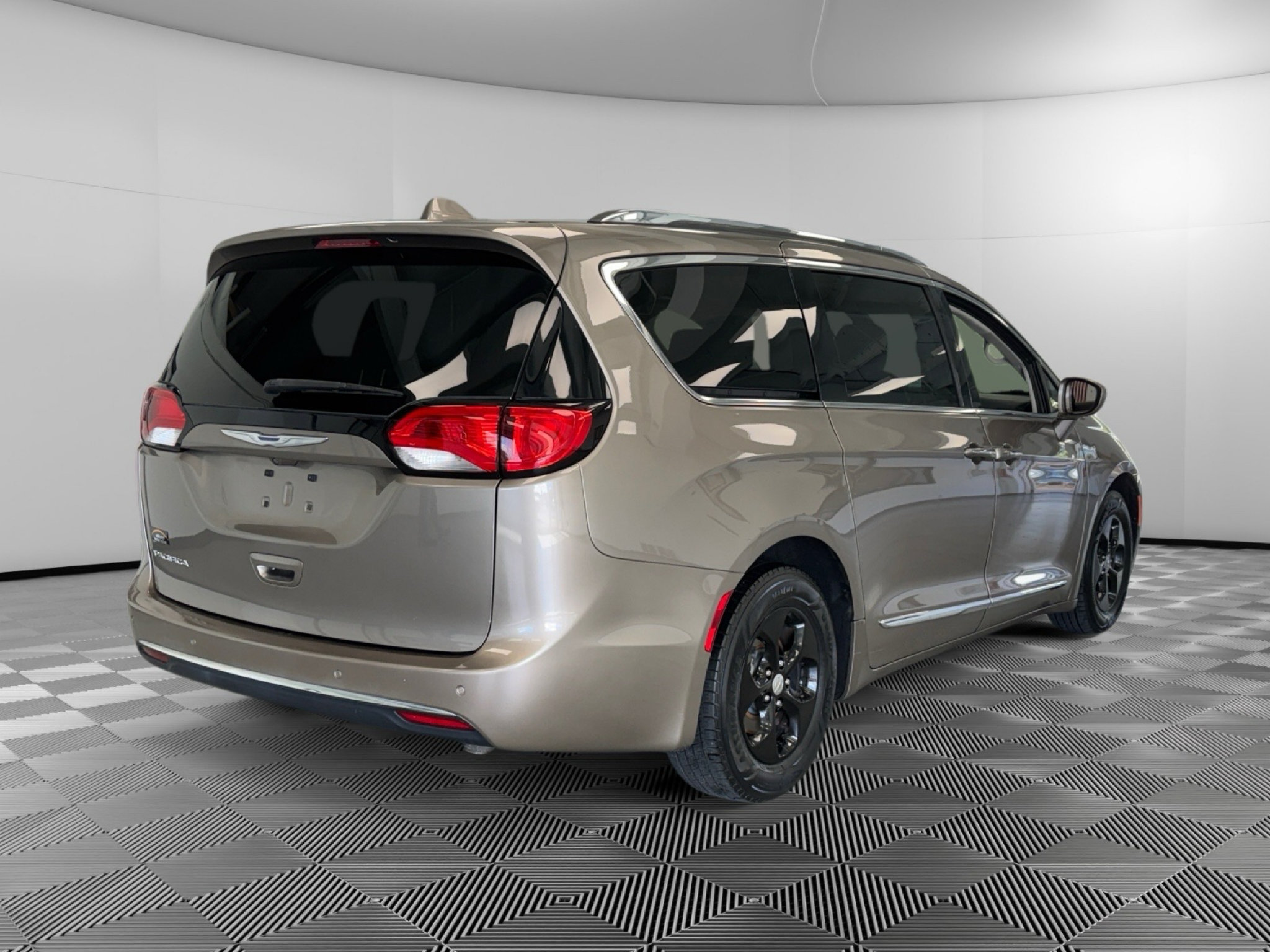 Used 2017 Chrysler Pacifica Touring-L Plus FWD image 8