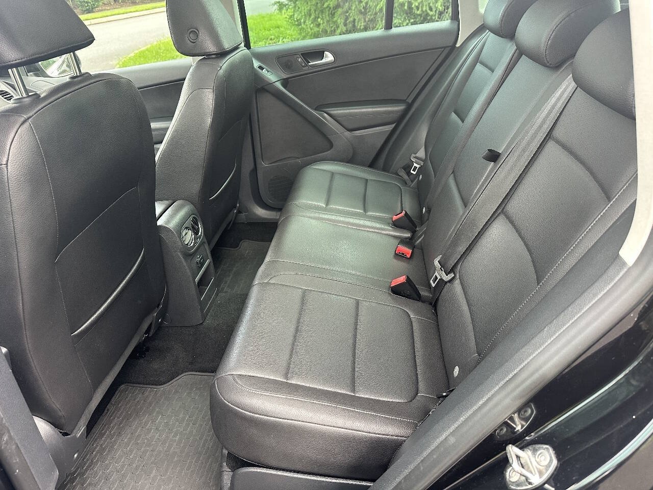 Used 2011 Volkswagen Tiguan SE AWD/4WD image 12