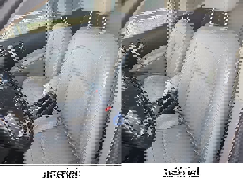 Used 2011 Nissan Rogue SV w/ SL Pkg image 9