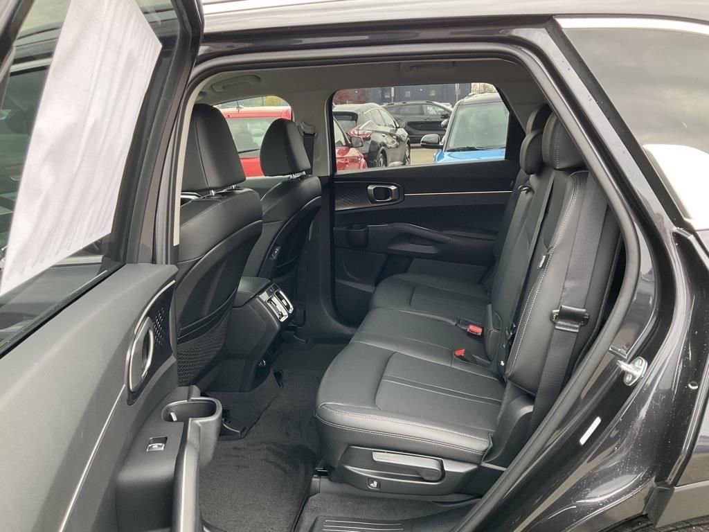 Certified 2025 Kia Sorento S image 24