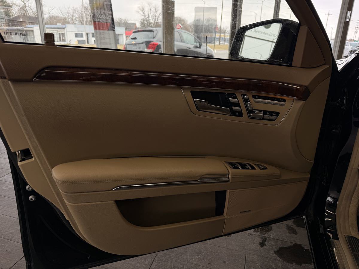 Used 2010 Mercedes-Benz S 550 4MATIC Sedan image 26