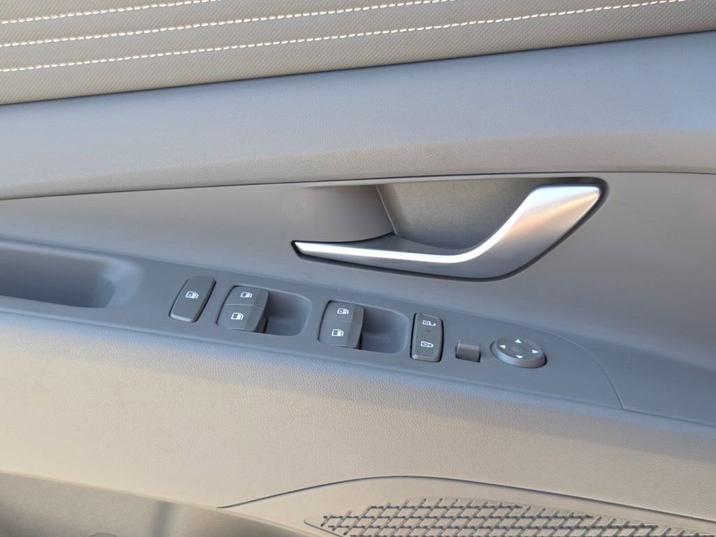 Used 2025 Hyundai Elantra Sport image 26