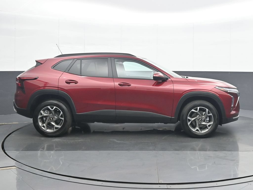Used 2025 Chevrolet Trax LT w/ LT Convenience Package FWD image 7