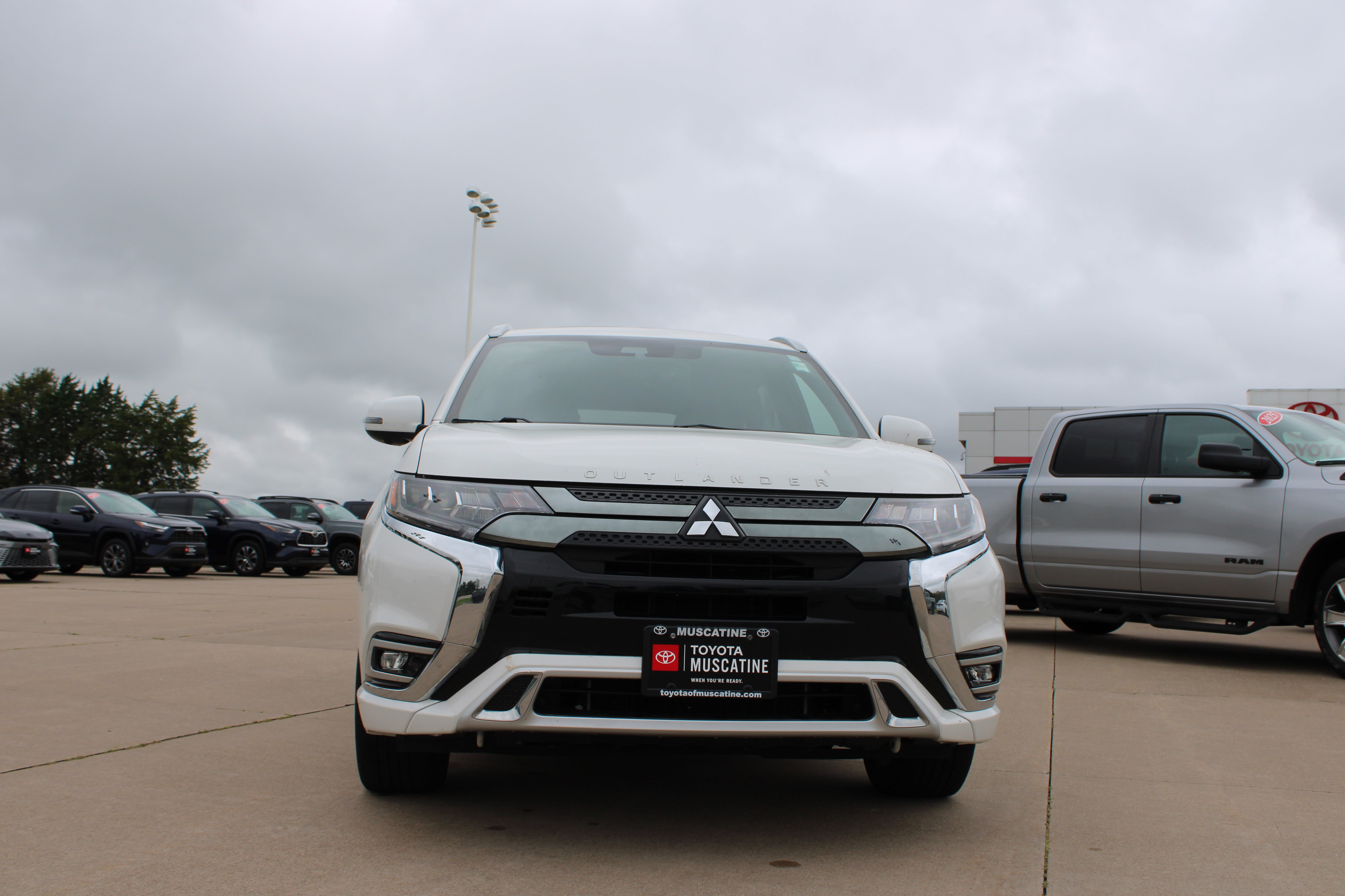 Used 2022 Mitsubishi Outlander GT AWD/4WD image 2