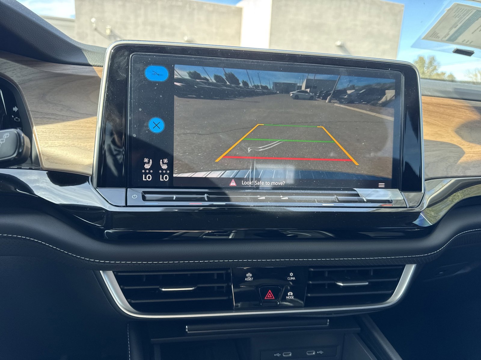 New 2026 Volkswagen Atlas SE image 28