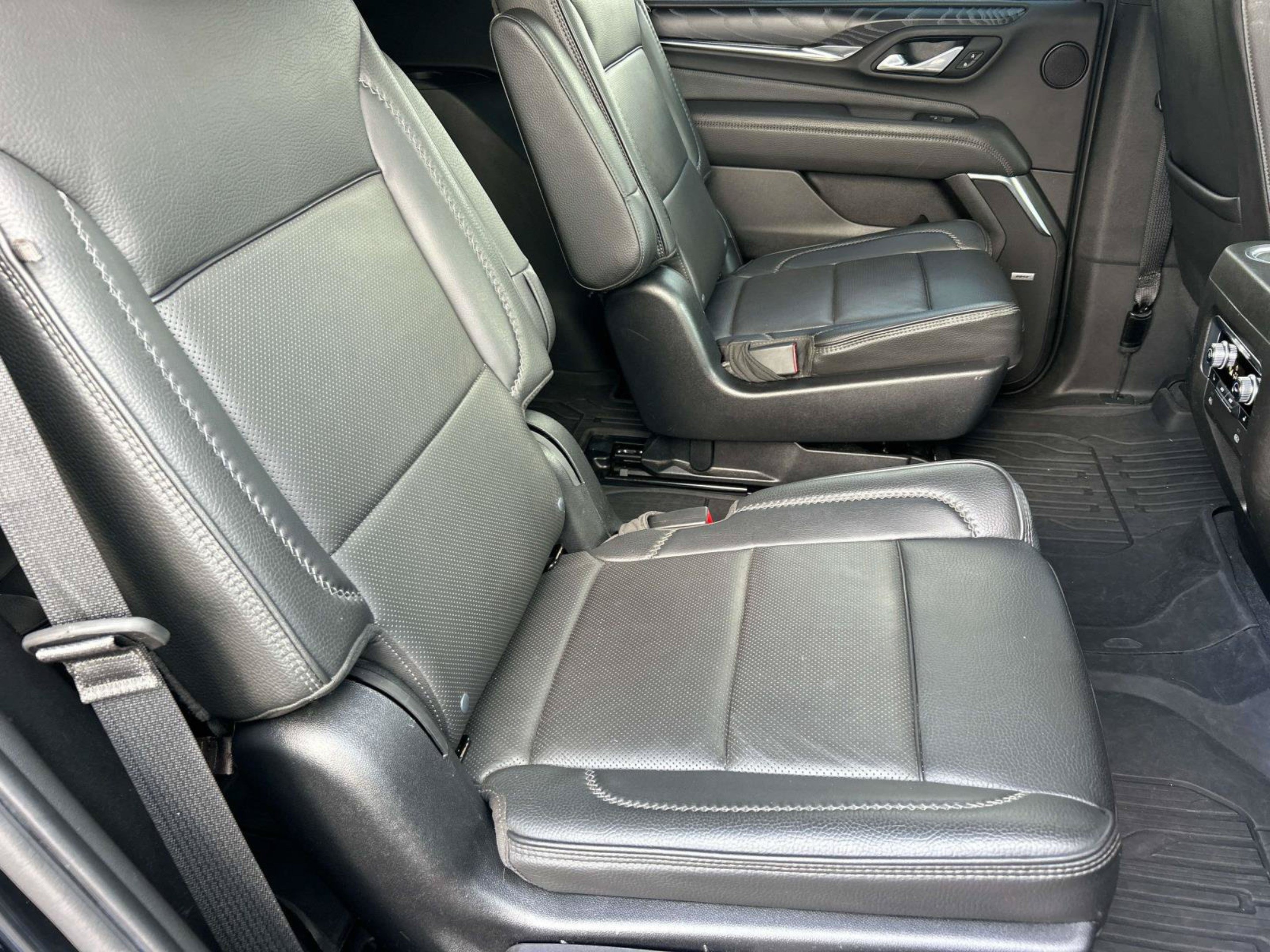 Used 2023 GMC Yukon Denali w/ LPO, Floor Liner Package AWD/4WD image 20