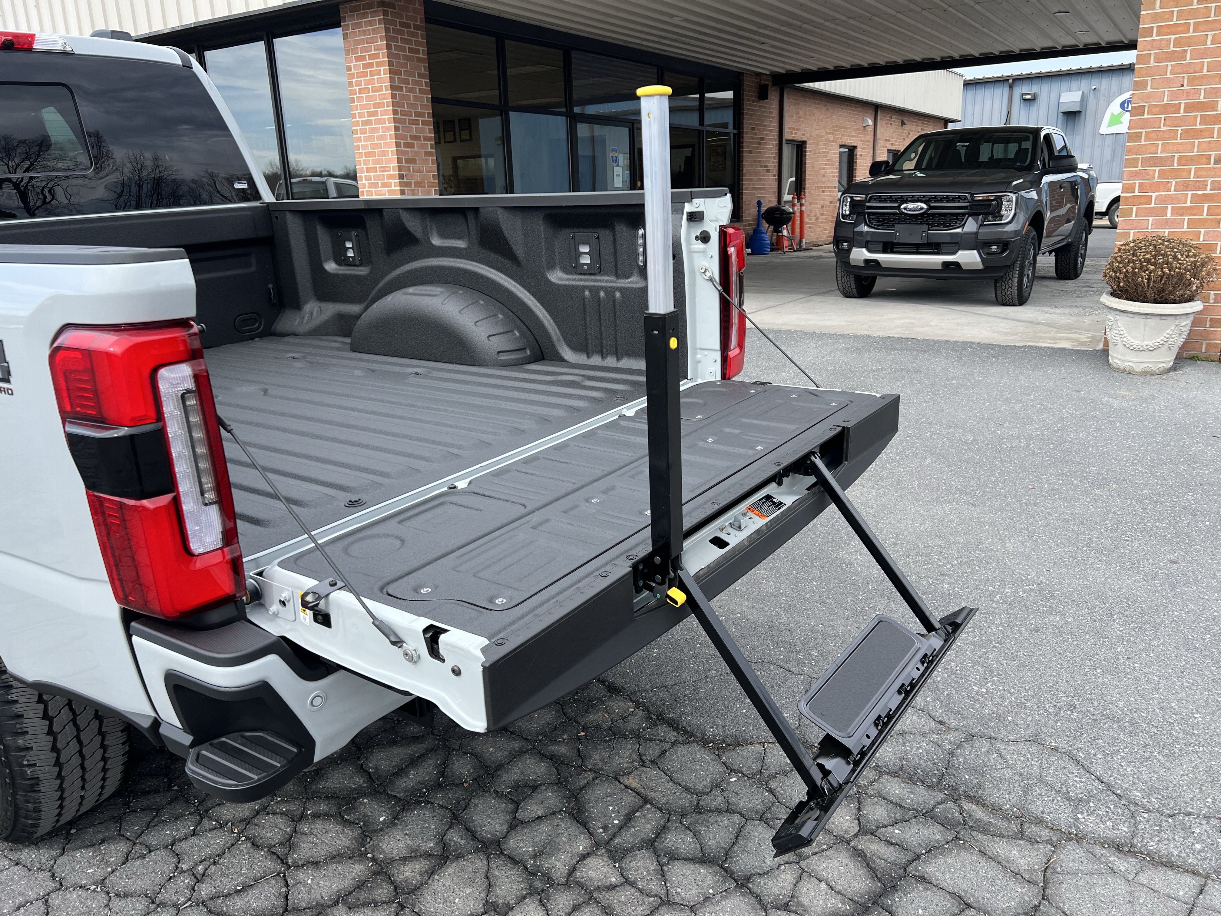 New 2026 Ford F350 Platinum w/ FX4 Off-Road Package AWD/4WD image 11