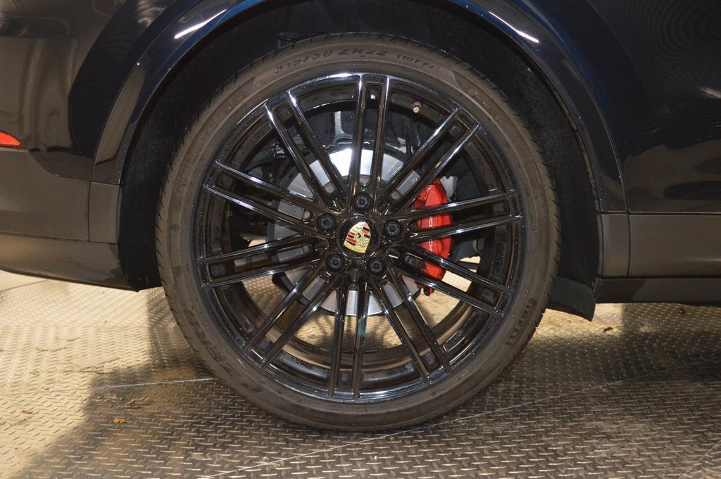 Certified 2023 Porsche Cayenne Platinum Edition image 15